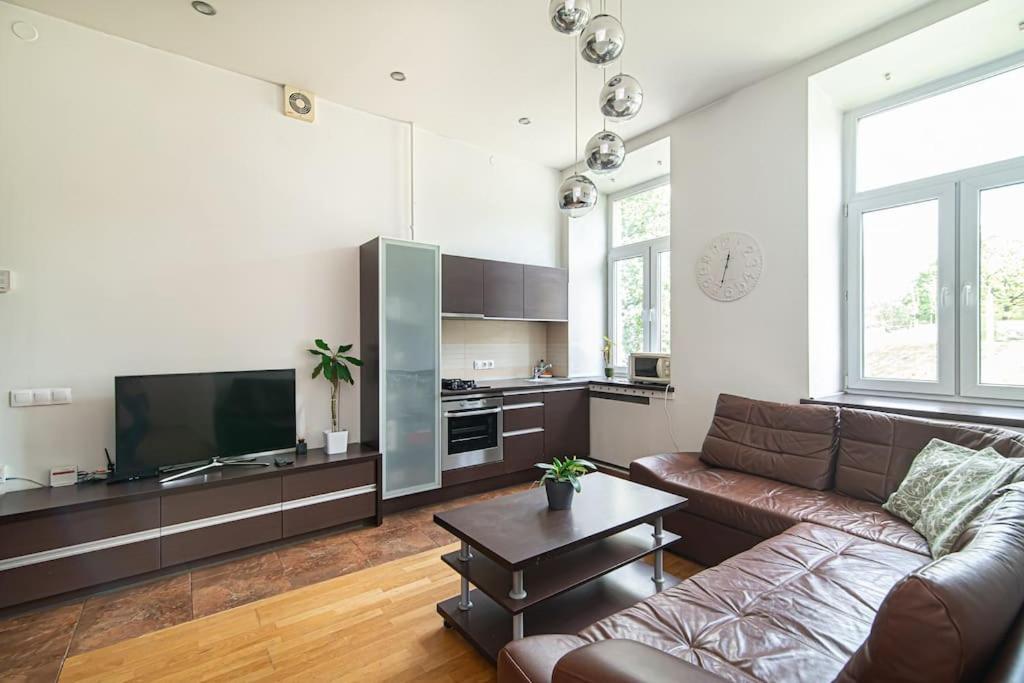 Comfortable 2-bedroom Apartment *